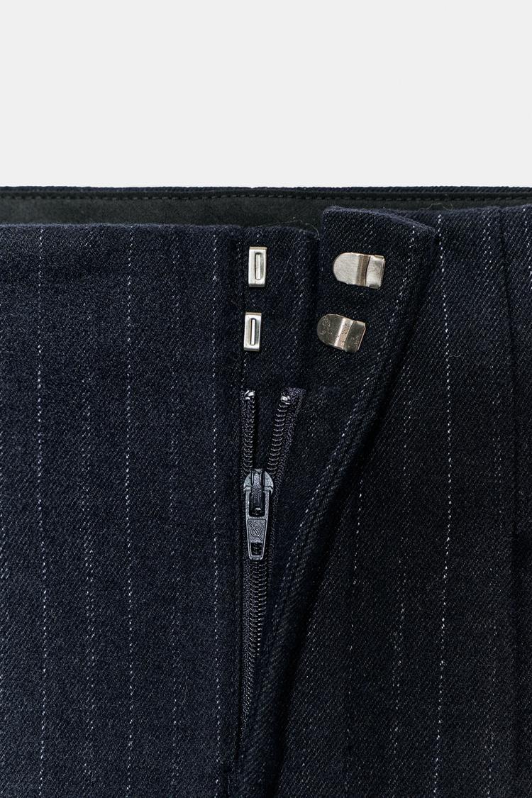 Pantalon à rayures diplomatiques avec ceinture